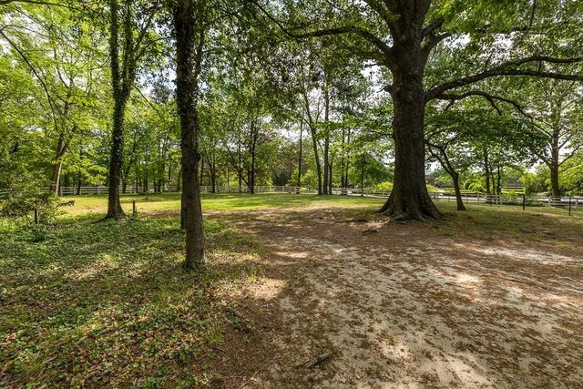 8643 POPLAR PIKE, Memphis, TN 38138