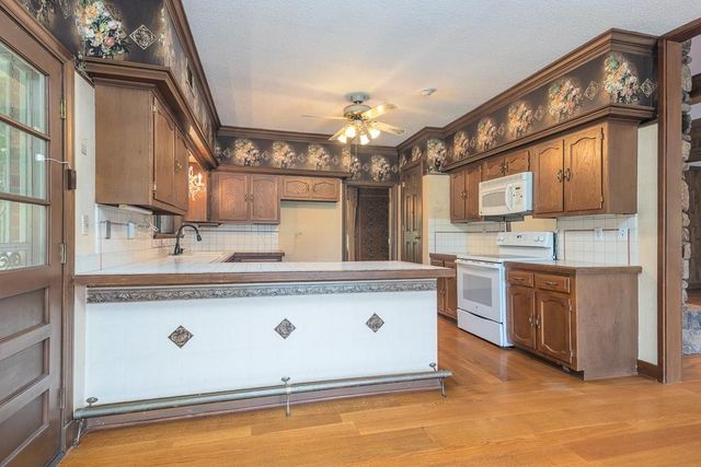 8643 POPLAR PIKE, Memphis, TN 38138