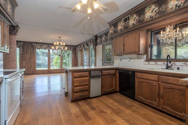 8643 POPLAR PIKE, Memphis, TN 38138