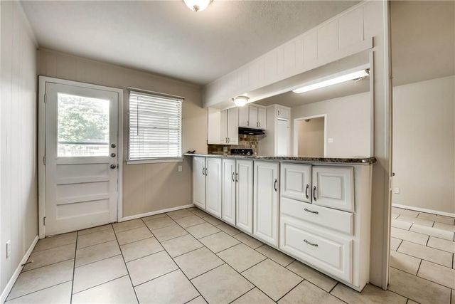 1601 Larkspur Drive, Arlington, TX 76013