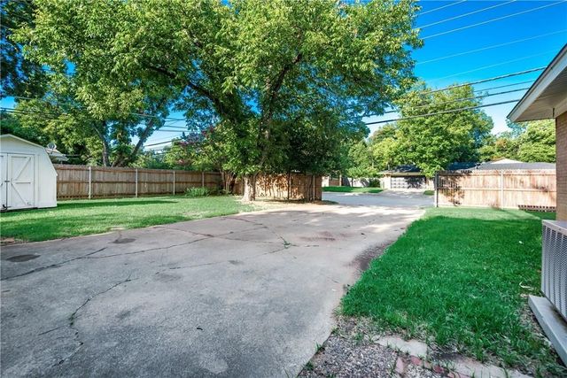 1601 Larkspur Drive, Arlington, TX 76013
