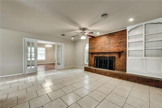 1601 Larkspur Drive, Arlington, TX 76013