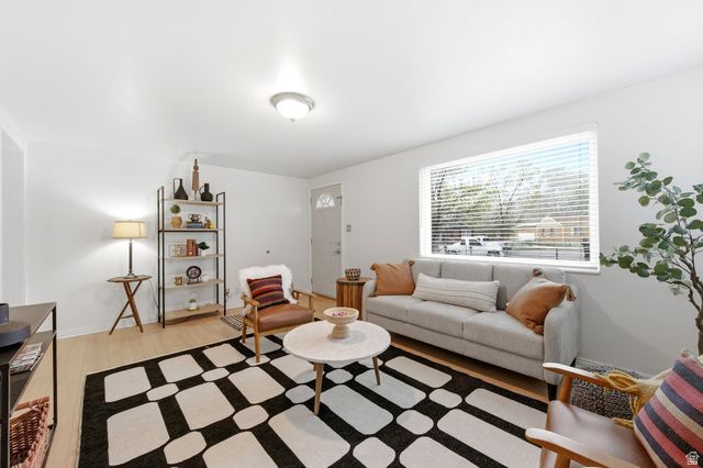 1072 S GLENDALE CIR, Salt Lake City, UT 84104