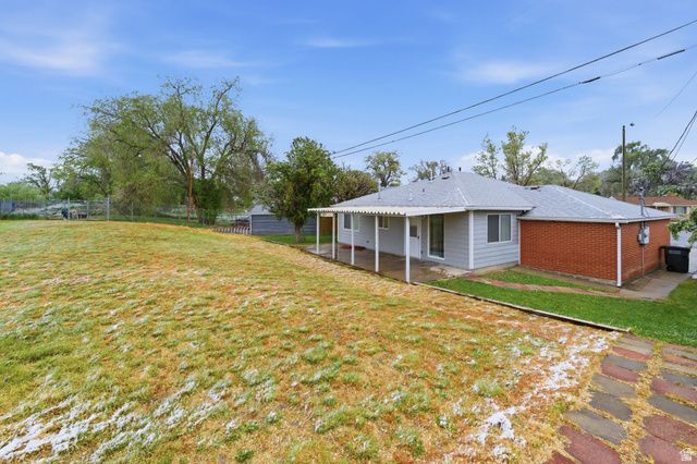 1072 S GLENDALE CIR, Salt Lake City, UT 84104