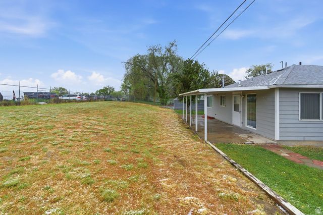 1072 S GLENDALE CIR, Salt Lake City, UT 84104