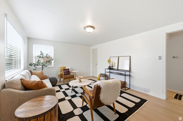 1072 S GLENDALE CIR, Salt Lake City, UT 84104