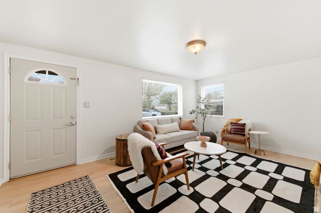 1072 S GLENDALE CIR, Salt Lake City, UT 84104