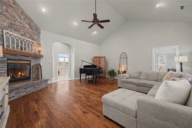 6398 Wrens Nest Cove, Springdale, AR 72762