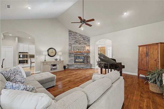 6398 Wrens Nest Cove, Springdale, AR 72762