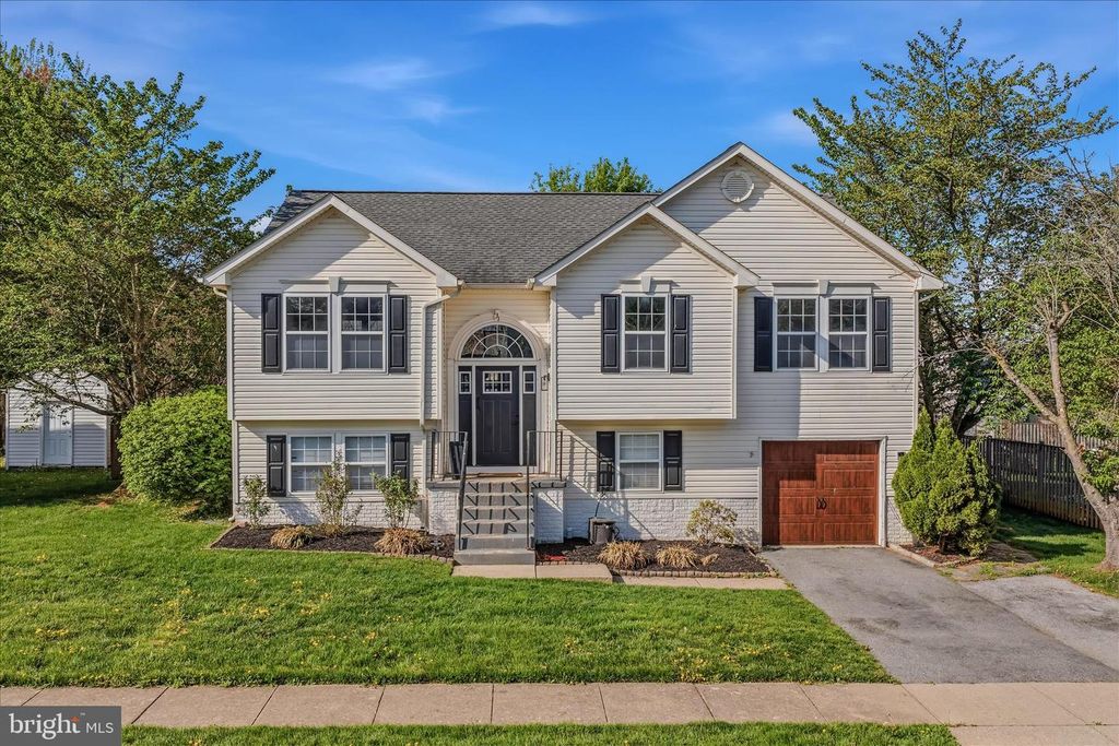 131 NORTHWINDS DR, Charles Town, WV 25414