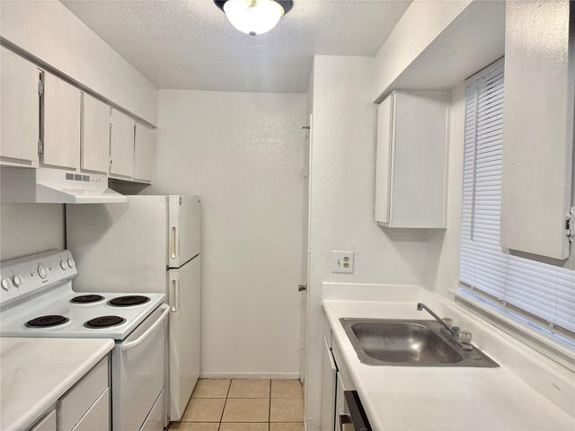 9201 Clarewood Drive 307, Houston, TX 77036