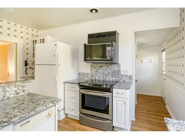 215 Sw Hamilton St, Portland, OR 97239