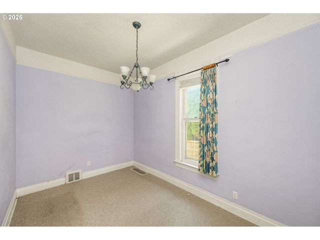 215 Sw Hamilton St, Portland, OR 97239