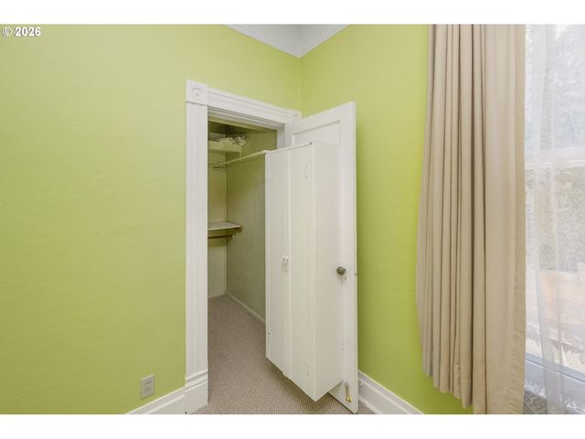 215 Sw Hamilton St, Portland, OR 97239