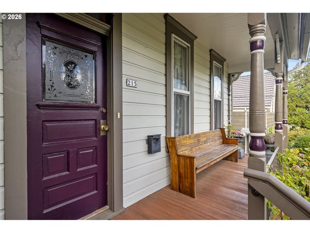 215 Sw Hamilton St, Portland, OR 97239