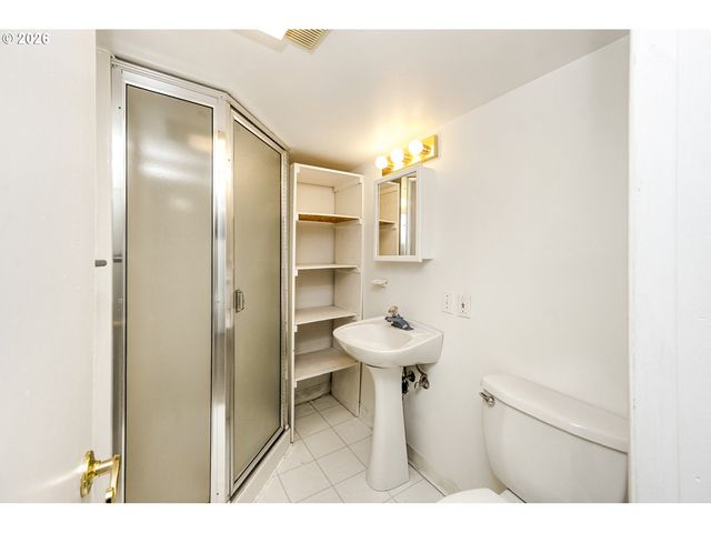 215 Sw Hamilton St, Portland, OR 97239