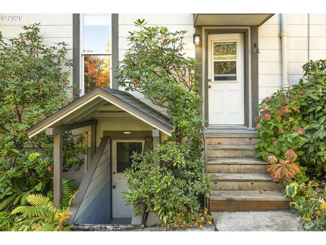 215 Sw Hamilton St, Portland, OR 97239