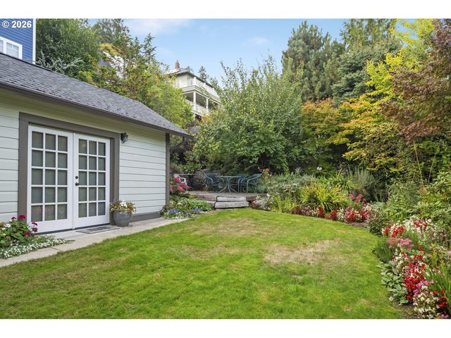 215 Sw Hamilton St, Portland, OR 97239