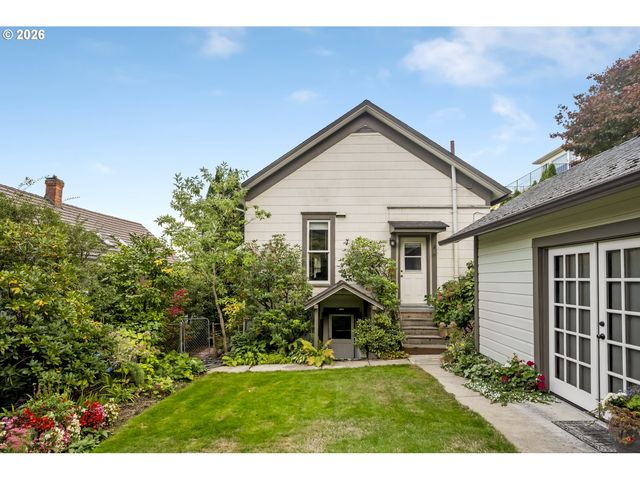 215 Sw Hamilton St, Portland, OR 97239