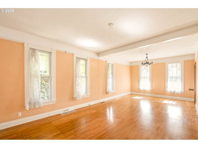 215 Sw Hamilton St, Portland, OR 97239