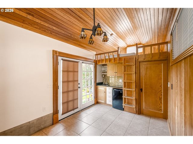 215 Sw Hamilton St, Portland, OR 97239