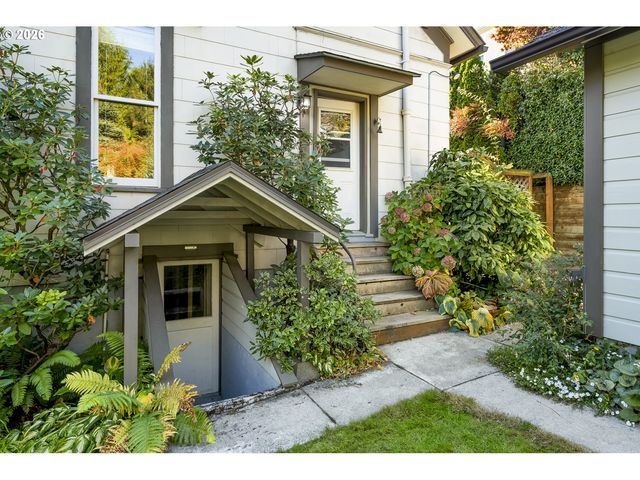 215 Sw Hamilton St, Portland, OR 97239