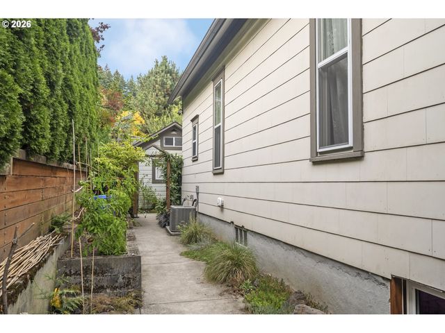 215 Sw Hamilton St, Portland, OR 97239