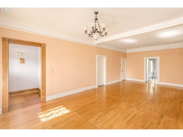 215 Sw Hamilton St, Portland, OR 97239