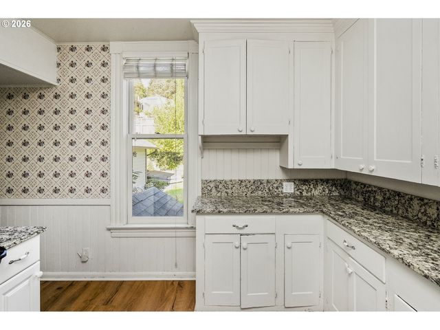 215 Sw Hamilton St, Portland, OR 97239