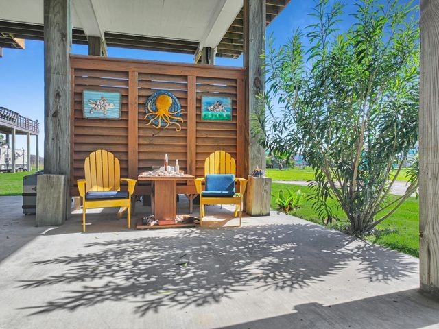 938 S Sage Road, Crystal Beach, TX 77650
