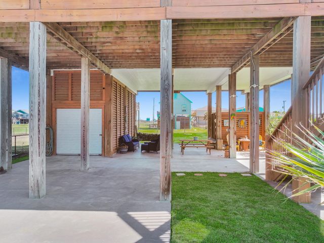 938 S Sage Road, Crystal Beach, TX 77650