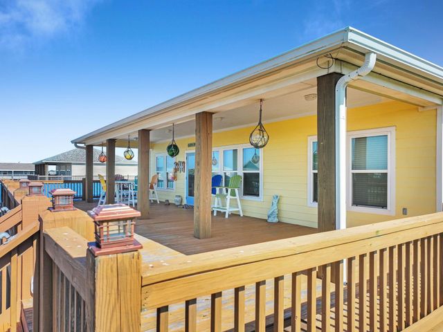 938 S Sage Road, Crystal Beach, TX 77650