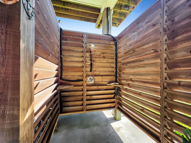 938 S Sage Road, Crystal Beach, TX 77650
