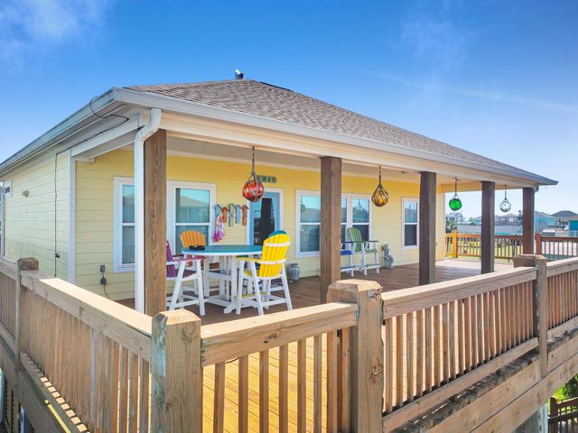 938 S Sage Road, Crystal Beach, TX 77650