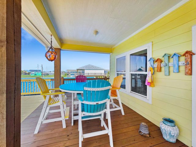 938 S Sage Road, Crystal Beach, TX 77650
