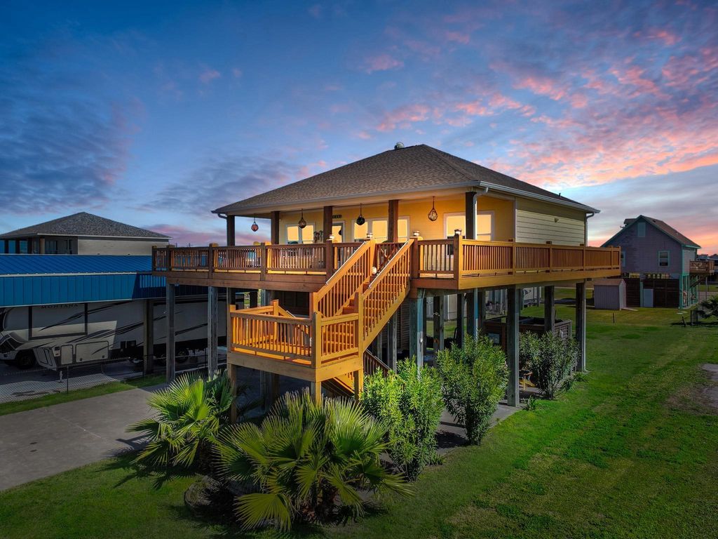 938 S Sage Road, Crystal Beach, TX 77650
