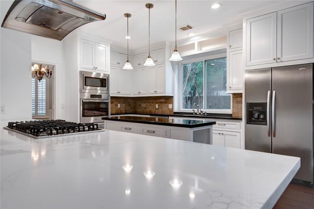 96 E Stony End Place, The Woodlands, TX 77381