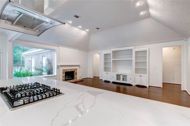 96 E Stony End Place, The Woodlands, TX 77381