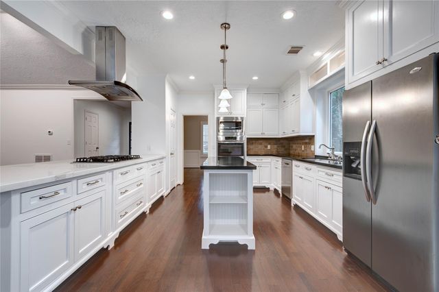 96 E Stony End Place, The Woodlands, TX 77381