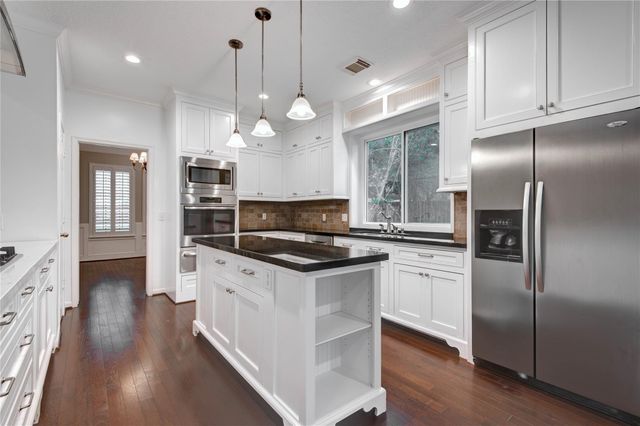 96 E Stony End Place, The Woodlands, TX 77381