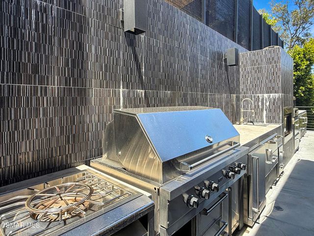 6930 Woodrow Wilson Drive, Los Angeles, CA 90068