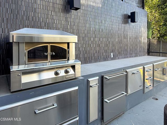 6930 Woodrow Wilson Drive, Los Angeles, CA 90068