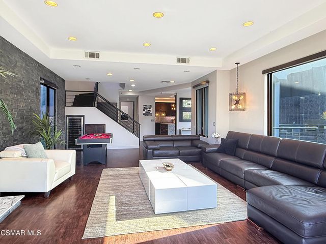 6930 Woodrow Wilson Drive, Los Angeles, CA 90068