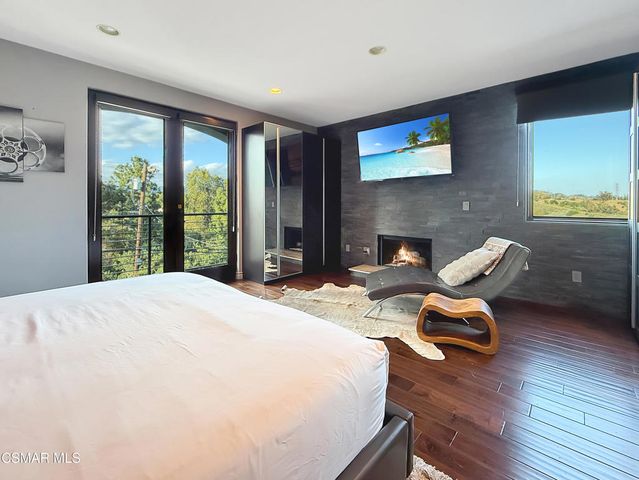6930 Woodrow Wilson Drive, Los Angeles, CA 90068