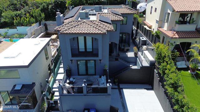 6930 Woodrow Wilson Drive, Los Angeles, CA 90068