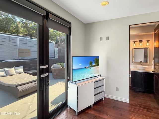 6930 Woodrow Wilson Drive, Los Angeles, CA 90068