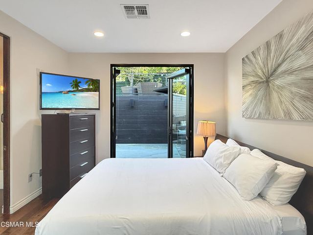 6930 Woodrow Wilson Drive, Los Angeles, CA 90068