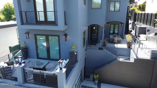 6930 Woodrow Wilson Drive, Los Angeles, CA 90068