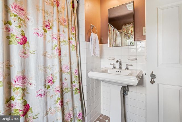 608 RANDOLPH AVE, Fort Washington, PA 19034