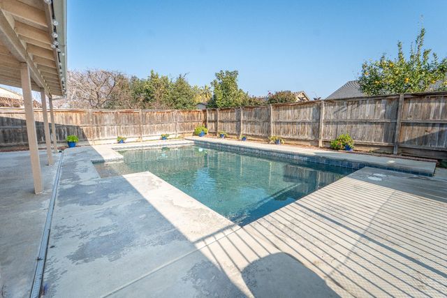 900 Heather, Dinuba, CA 93618